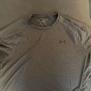 Men’s under armour shirt
